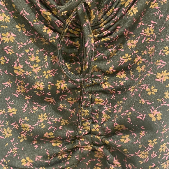 Tie front cinched body suit. Fits small, more like a 6. - Picture 2 of 3